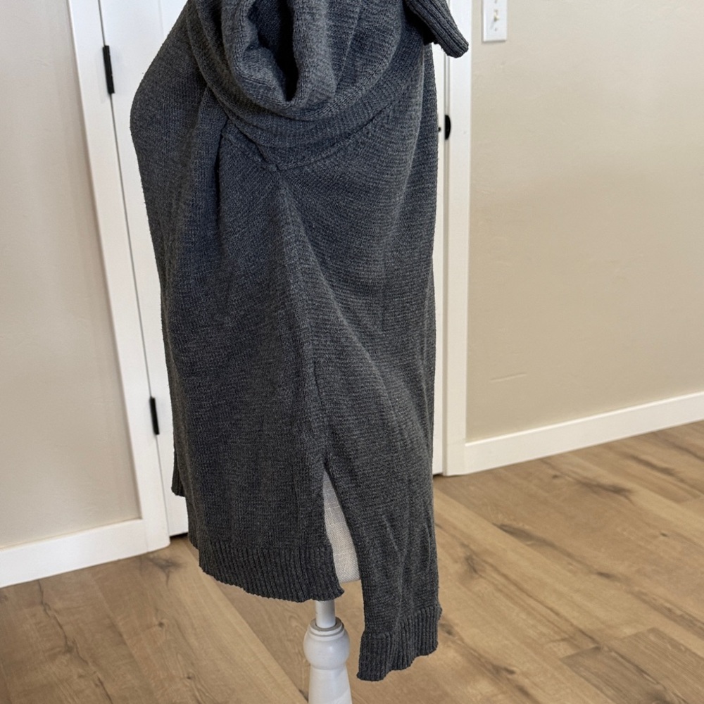 UGG GRAY CREWNECK SWEATER - NWOT - Picture 5 of 12